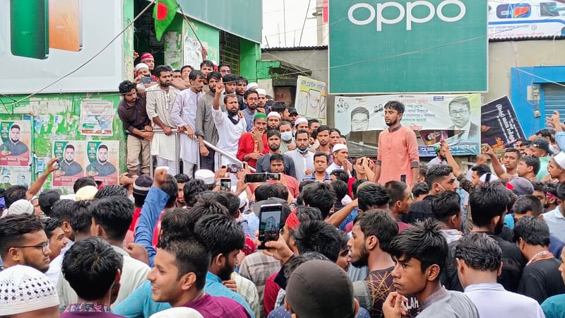 ৯ দফা দাবিতে শিক্ষার্থীরা সমাবেশ করেন। শুক্রবার জুমার নামাজের পর জেলা শহরের স্টেশন রোডের গৌরাঙ্গ বাজার এলাকায়